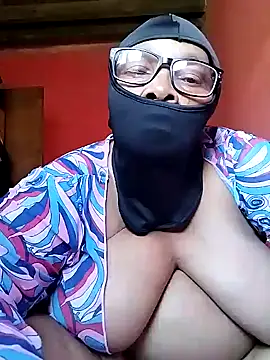 Snapshot of naughtygrannyXXX chatting on 12/21/24, 08:39 naughtygrannyXXX online show from 12/21/24, 08:39