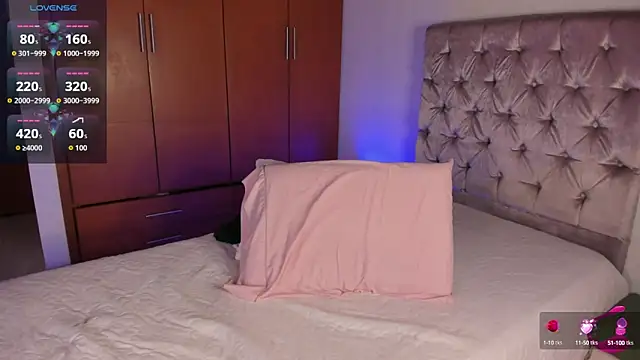 Snapshot of AlannaLove__ chatting on 09/09/25, 12:10 AlannaLove online show from 09/09/25, 12:10