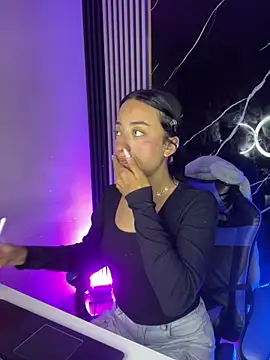 Ady 18 online show from 12/17/25, 08:15