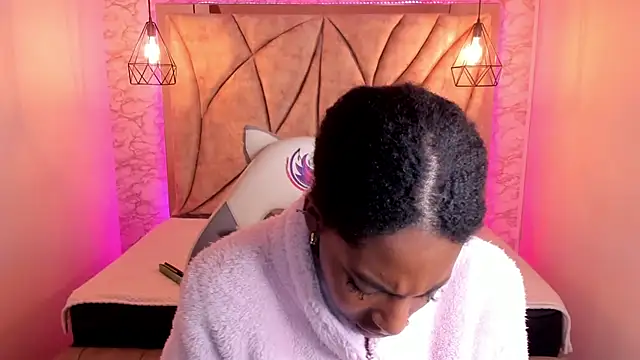 Queen perla  online show from 02/25/25, 12:24