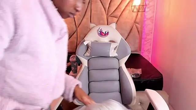 Queen perla  online show from 02/26/25, 12:14