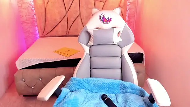 Queen perla  online show from 03/10/25, 03:20