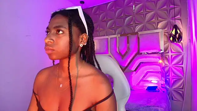 Queen perla  online show from 03/01/26, 06:21