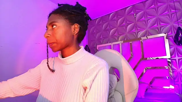 Queen perla  online show from 04/15/26, 12:12