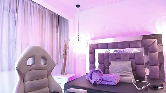 Queen perla  online show from 06/01/26, 12:07