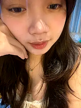 Hotellinh12 online show from 10/06/25, 04:48