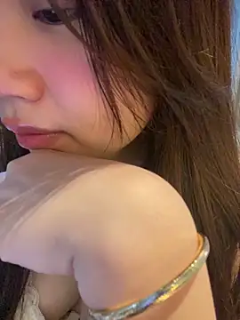 Hotellinh12 online show from 02/04/26, 12:44