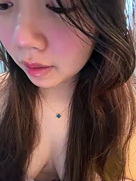 Snapshot of Hotellinh12 chatting on 05/19/26, 03:46 Hotellinh12 online show from 05/19/26, 03:46