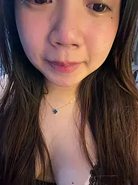 Snapshot of Hotellinh12 chatting on 07/17/26, 04:01 Hotellinh12 online show from 07/17/26, 04:01