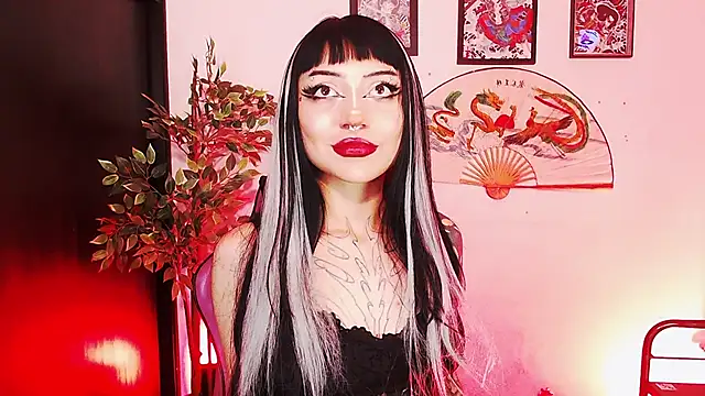 Snapshot of catipetite chatting on 05/13/26, 03:48 catipetite online show from 05/13/26, 03:48