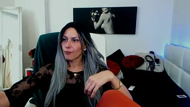 EvelynQueenn online show from 12/20/24, 11:21