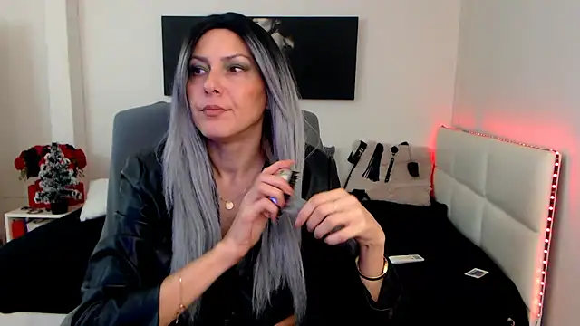 EvelynQueenn online show from 12/23/24, 06:11
