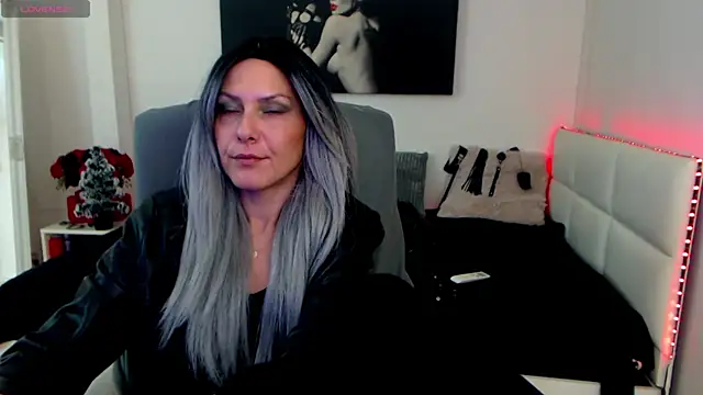 EvelynQueenn online show from 12/23/24, 12:19