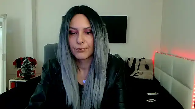 EvelynQueenn online show from 01/06/25, 06:03