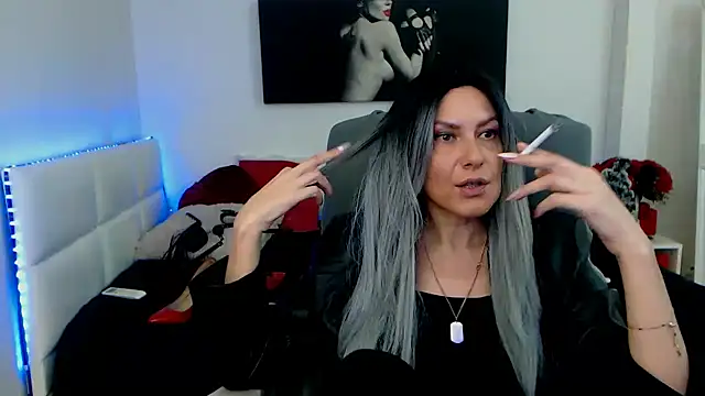 EvelynQueenn online show from 01/11/25, 07:39