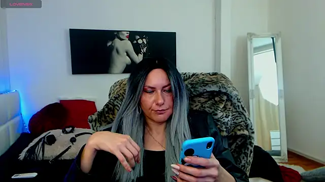EvelynQueenn online show from 01/11/25, 10:40