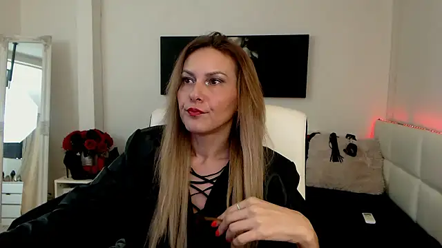 EvelynQueenn online show from 01/18/25, 07:49
