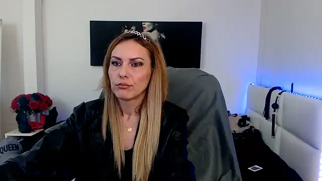 EvelynQueenn online show from 02/02/25, 06:15