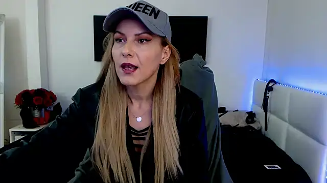 EvelynQueenn online show from 02/03/25, 06:13