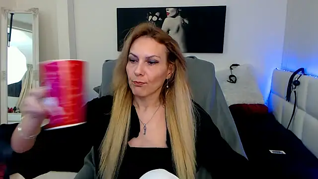 EvelynQueenn online show from 02/07/25, 05:10