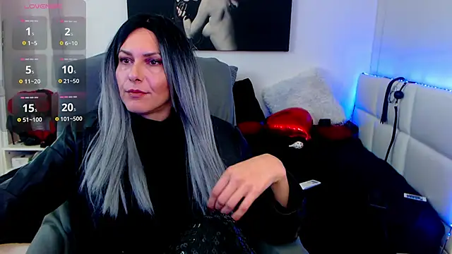 EvelynQueenn online show from 02/15/25, 09:49