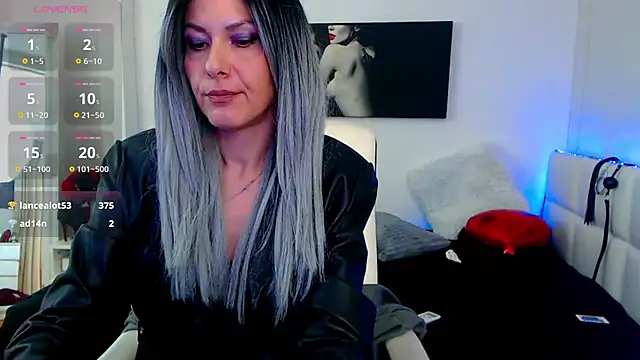 EvelynQueenn online show from 02/17/25, 09:35