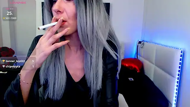 EvelynQueenn online show from 03/17/25, 09:01