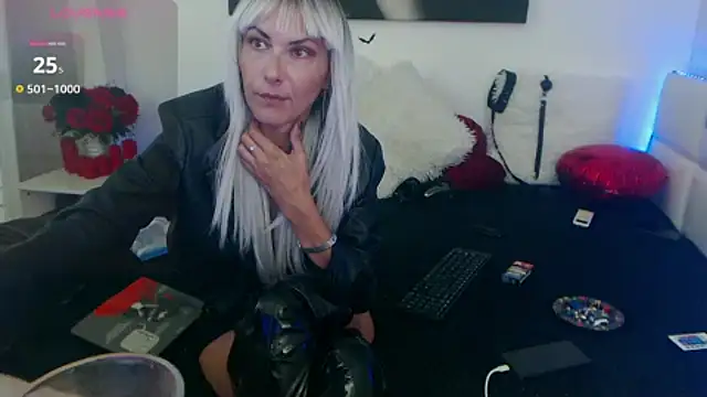 EvelynQueenn online show from 09/10/25, 04:45
