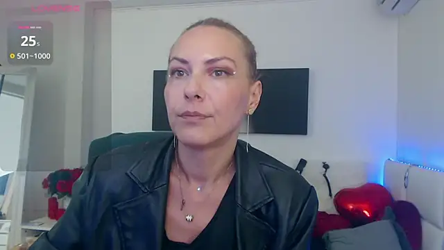 EvelynQueenn online show from 09/13/25, 04:12