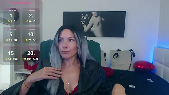 EvelynQueenn online show from 09/25/25, 06:17
