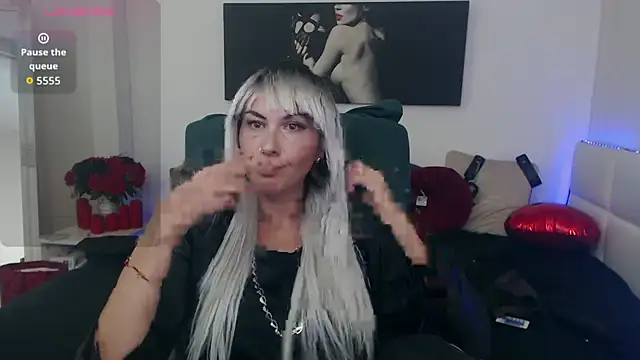 EvelynQueenn online show from 09/28/25, 04:18