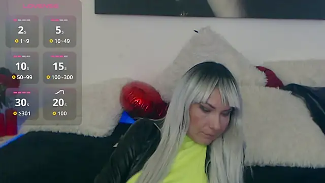 EvelynQueenn online show from 10/16/25, 08:15