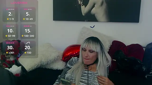EvelynQueenn online show from 10/17/25, 06:49