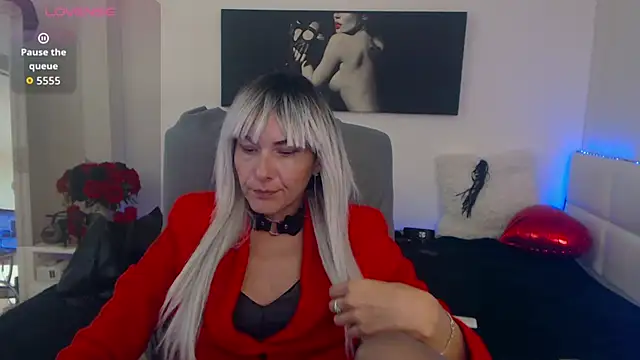 EvelynQueenn online show from 10/22/25, 03:51