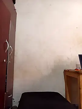 Snapshot of Uncletee112 chatting on 09/12/25, 11:43 Uncletee112 online show from 09/12/25, 11:43