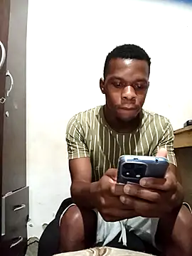 Snapshot of Uncletee112 chatting on 09/13/25, 11:15 Uncletee112 online show from 09/13/25, 11:15