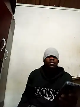 Snapshot of Uncletee112 chatting on 09/30/25, 04:12 Uncletee112 online show from 09/30/25, 04:12