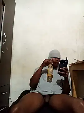 Snapshot of Uncletee112 chatting on 10/04/25, 08:51 Uncletee112 online show from 10/04/25, 08:51