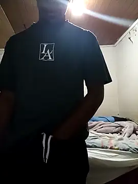 Snapshot of Uncletee112 chatting on 10/26/25, 02:06 Uncletee112 online show from 10/26/25, 02:06