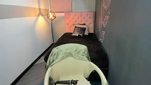 GiaFox  online show from 03/10/25, 04:14