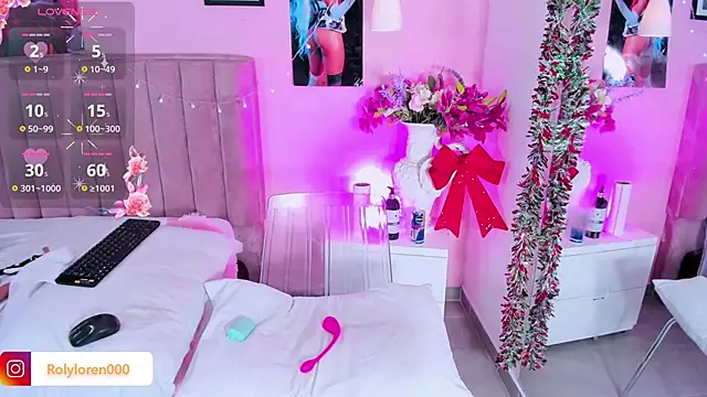Snapshot of RolyLoren chatting on 12/12/24, 02:37 RolyLoren online show from 12/12/24, 02:37