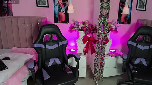 Snapshot of RolyLoren chatting on 12/20/24, 11:32 RolyLoren online show from 12/20/24, 11:32