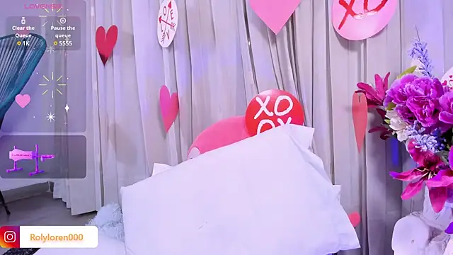 Snapshot of RolyLoren chatting on 02/11/25, 12:49 RolyLoren online show from 02/11/25, 12:49