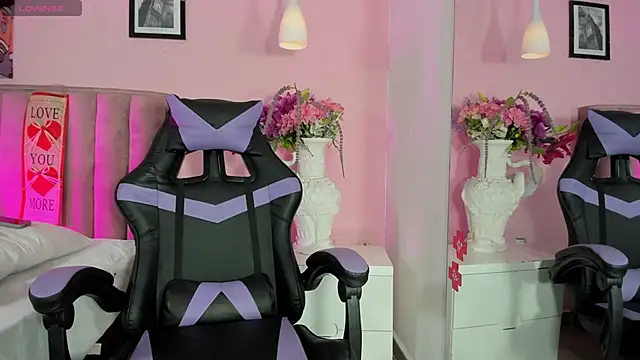 Snapshot of RolyLoren chatting on 02/24/25, 10:03 RolyLoren online show from 02/24/25, 10:03