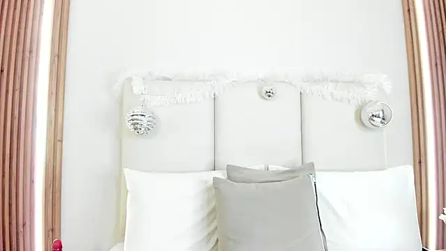 Snapshot of DulceColeman chatting on 12/19/25, 11:23 DulceColeman online show from 12/19/25, 11:23