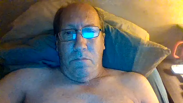 Snapshot of hornyrich69 chatting on 04/24/26, 05:10 hornyrich69 online show from 04/24/26, 05:10