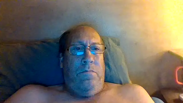 Snapshot of hornyrich69 chatting on 04/28/26, 04:28 hornyrich69 online show from 04/28/26, 04:28