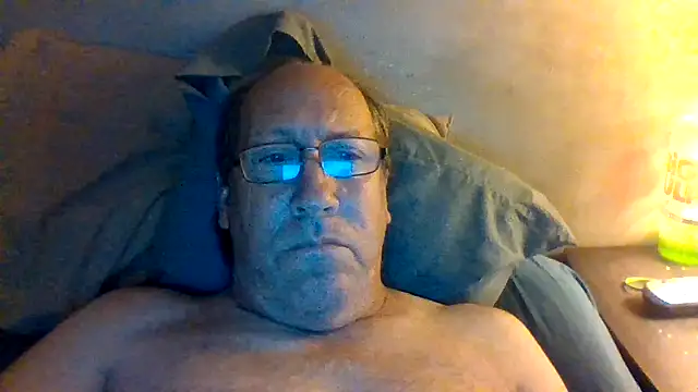 Snapshot of hornyrich69 chatting on 05/13/26, 06:33 hornyrich69 online show from 05/13/26, 06:33