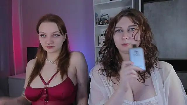 Snapshot of Goddess-Rose chatting on 05/15/26, 04:47 Goddess-Rose online show from 05/15/26, 04:47