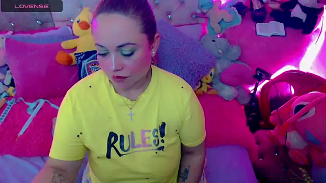 Snapshot of martina_bk chatting on 03/15/25, 04:02 martina bk online show from 03/15/25, 04:02